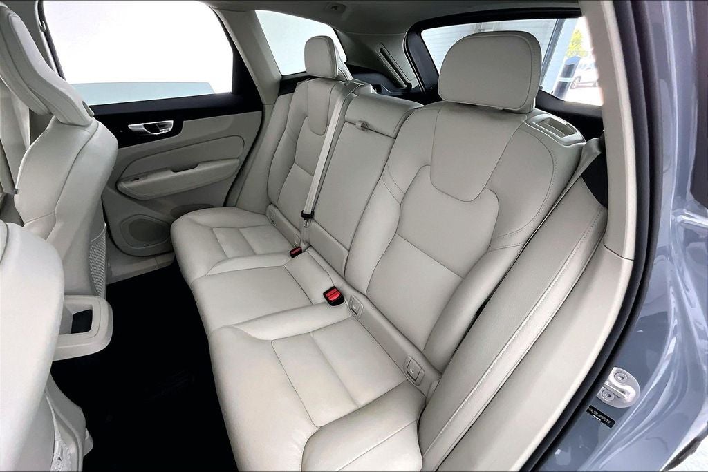 2024 Volvo XC60 B5 Plus Dark Theme