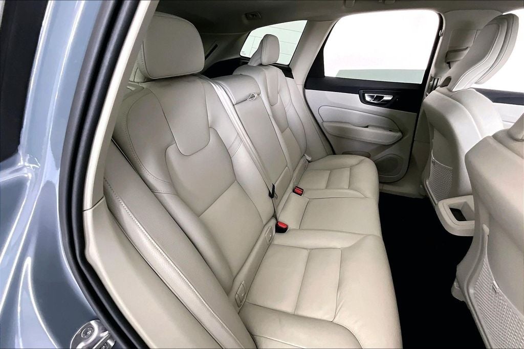 2024 Volvo XC60 B5 Plus Dark Theme