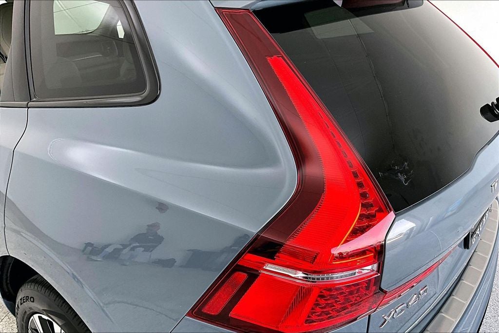 2024 Volvo XC60 B5 Plus Dark Theme