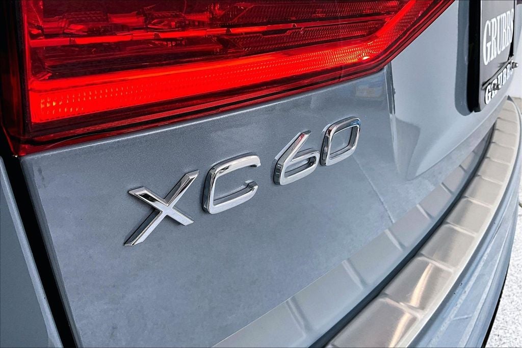 2024 Volvo XC60 B5 Plus Dark Theme