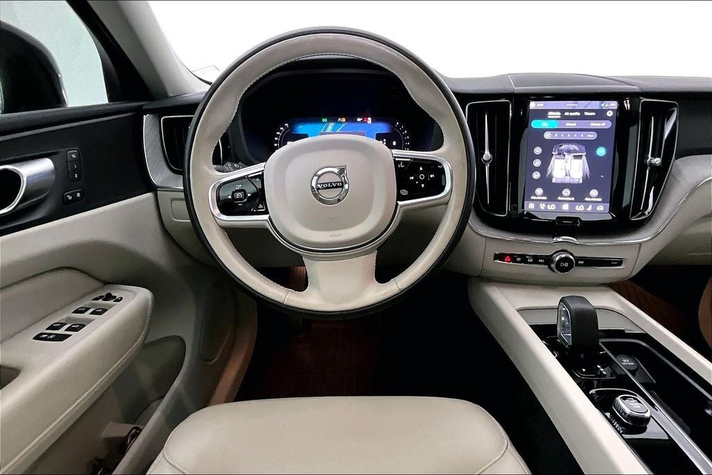 2024 Volvo XC60 B5 Plus Dark Theme