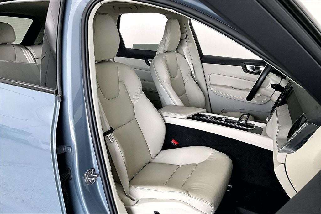 2024 Volvo XC60 B5 Plus Dark Theme