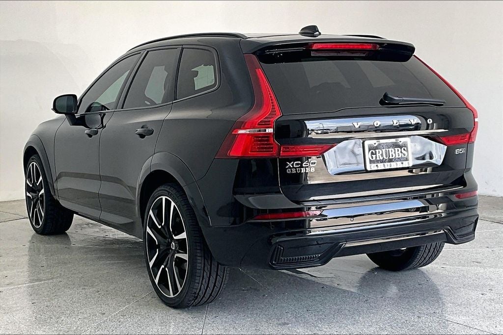 2024 Volvo XC60 B5 Ultimate Dark Theme