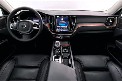 2024 Volvo XC60 B5 Ultimate Dark Theme