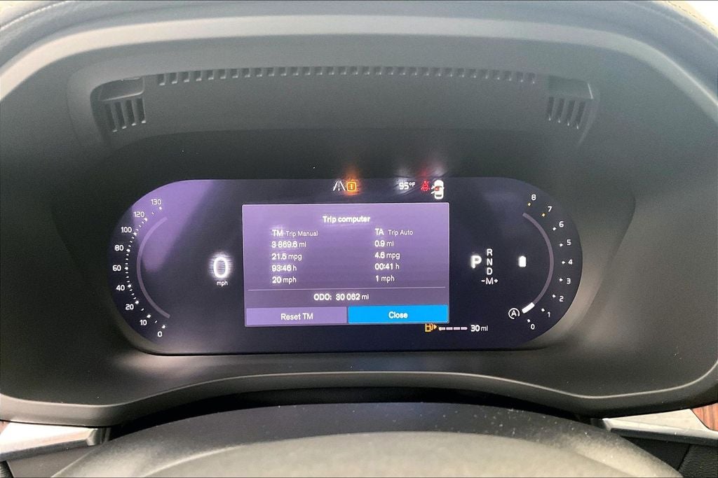 2024 Volvo XC60 B5 Ultimate Dark Theme