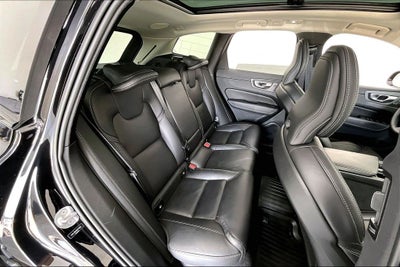 2024 Volvo XC60 B5 Ultimate Dark Theme