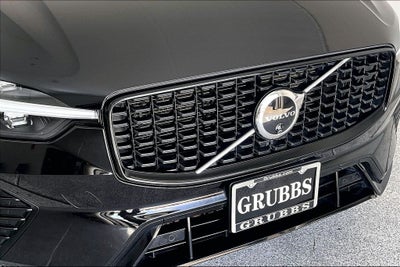 2024 Volvo XC60 B5 Ultimate Dark Theme