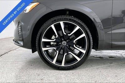 2024 Volvo XC60 B5 Ultimate Dark Theme