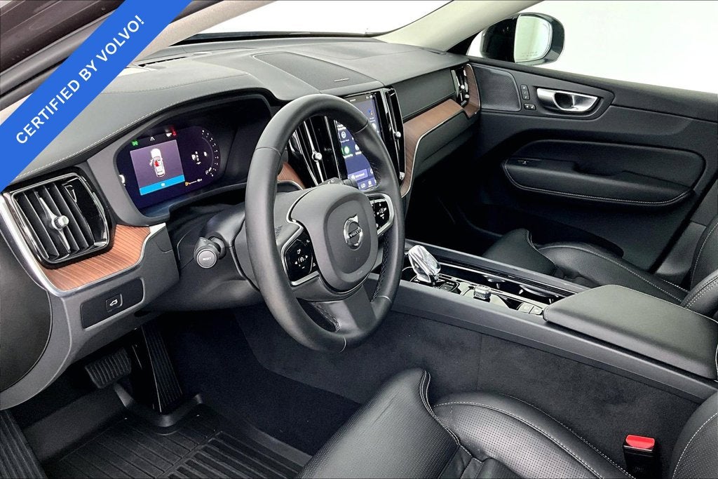 2024 Volvo XC60 B5 Ultimate Dark Theme