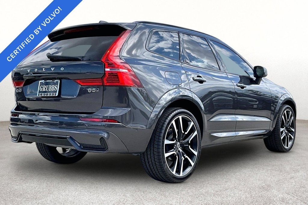 2024 Volvo XC60 B5 Ultimate Dark Theme