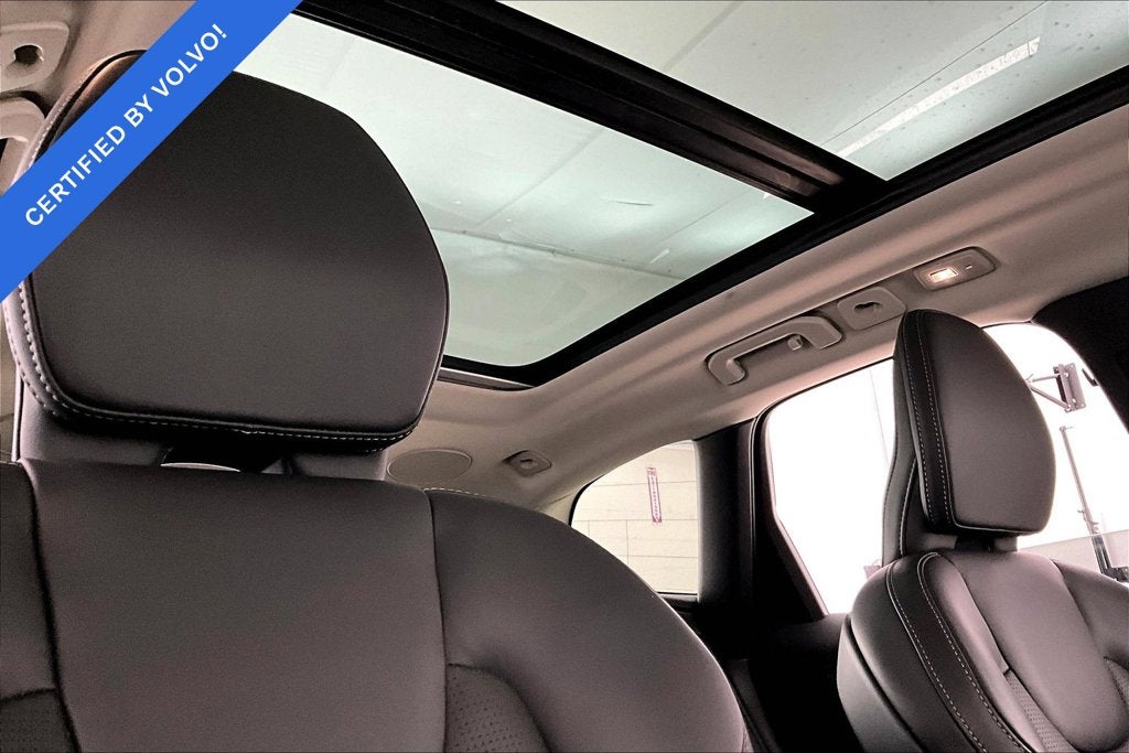 2024 Volvo XC60 B5 Ultimate Dark Theme