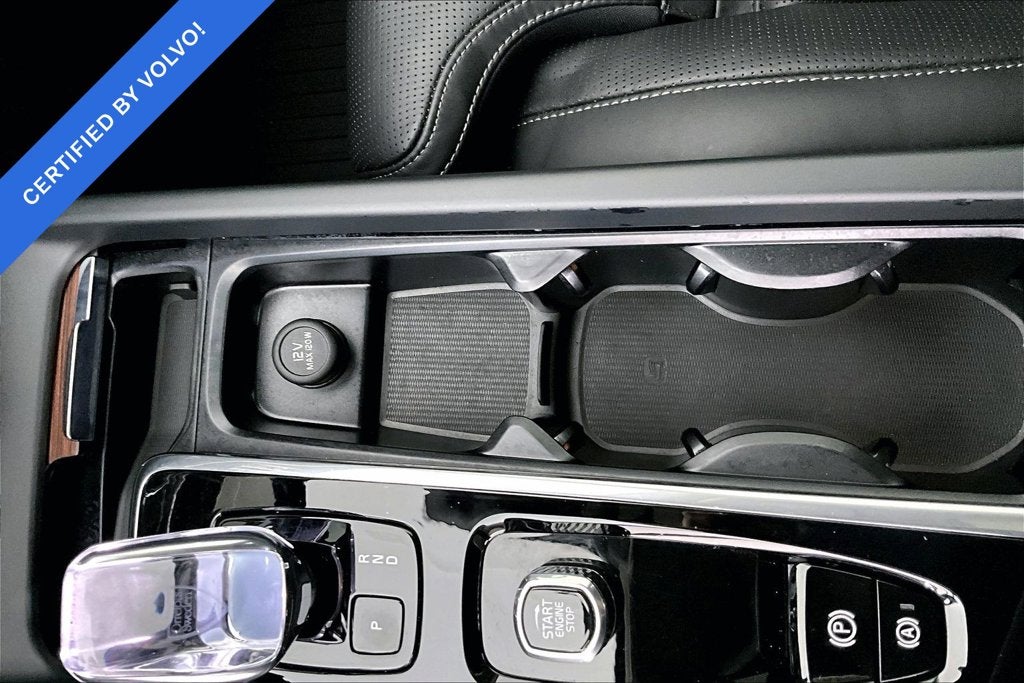 2024 Volvo XC60 B5 Ultimate Dark Theme