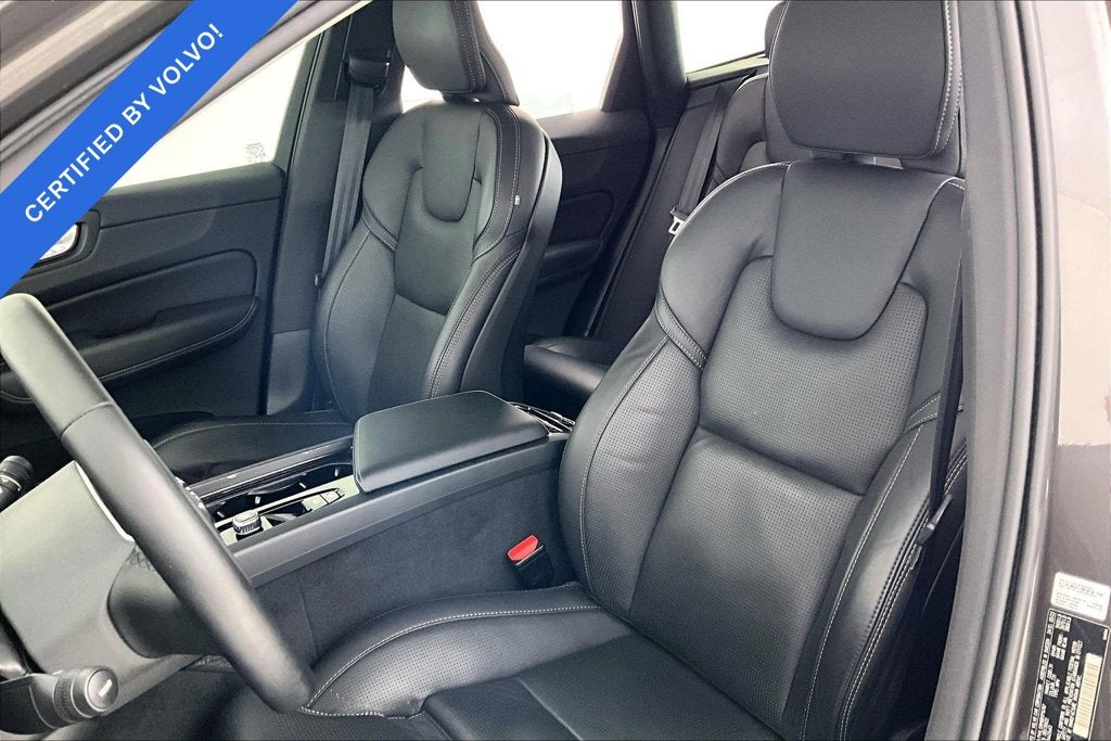 2024 Volvo XC60 B5 Ultimate Dark Theme