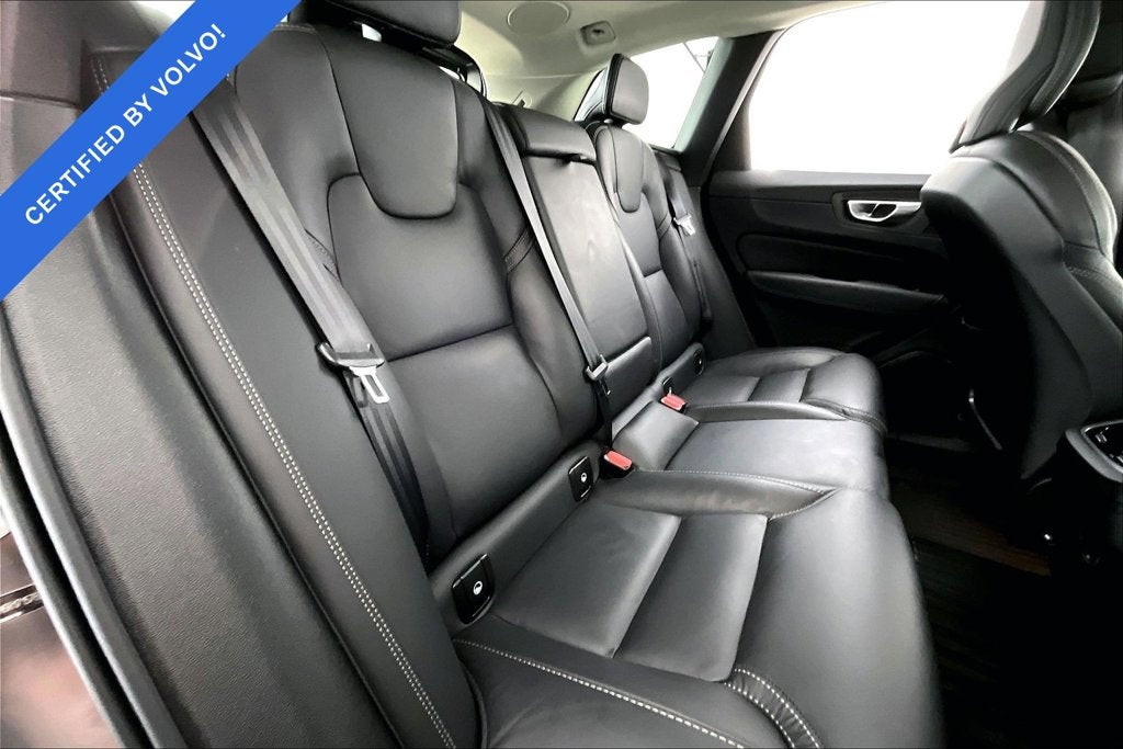 2024 Volvo XC60 B5 Ultimate Dark Theme