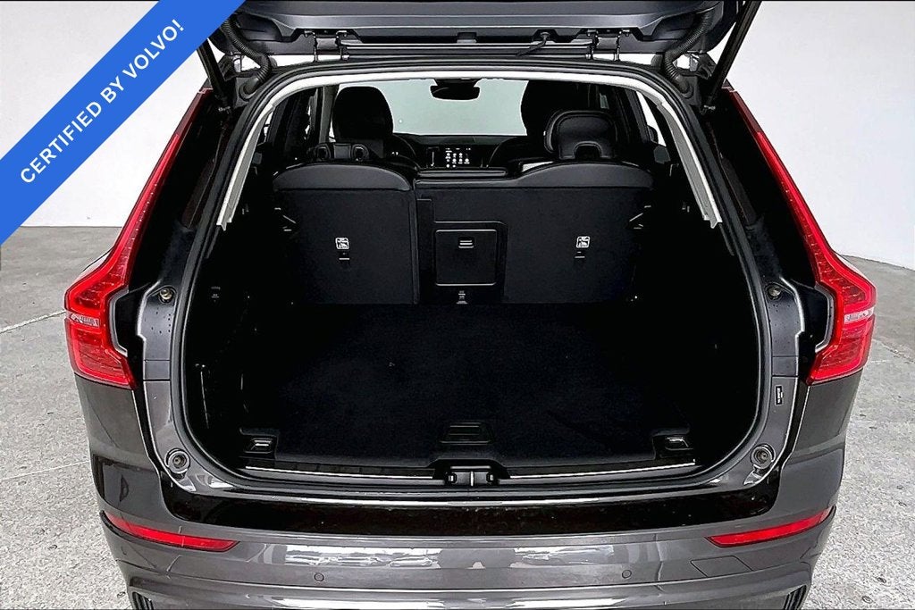 2024 Volvo XC60 B5 Ultimate Dark Theme