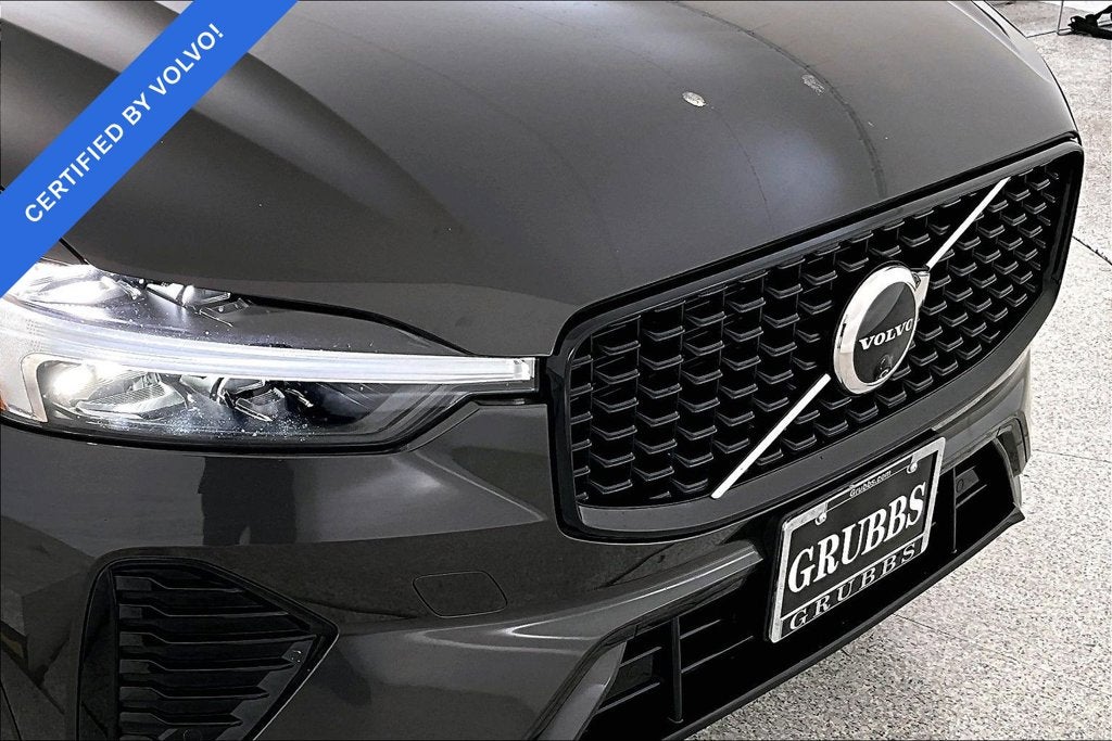 2024 Volvo XC60 B5 Ultimate Dark Theme