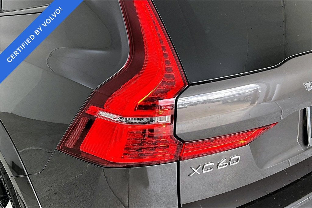 2024 Volvo XC60 B5 Ultimate Dark Theme