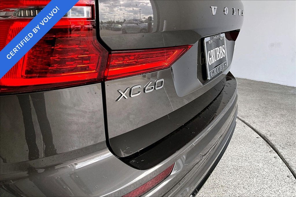 2024 Volvo XC60 B5 Ultimate Dark Theme