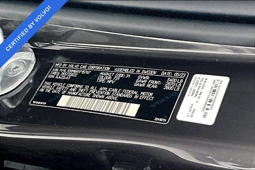 2024 Volvo XC60 B5 Ultimate Dark Theme
