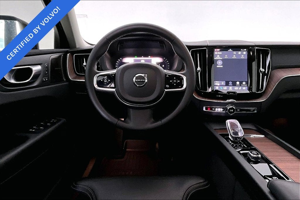 2024 Volvo XC60 B5 Ultimate Dark Theme