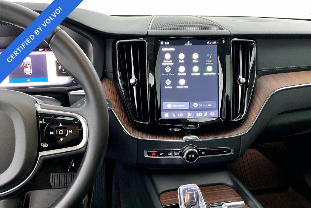 2024 Volvo XC60 B5 Ultimate Dark Theme