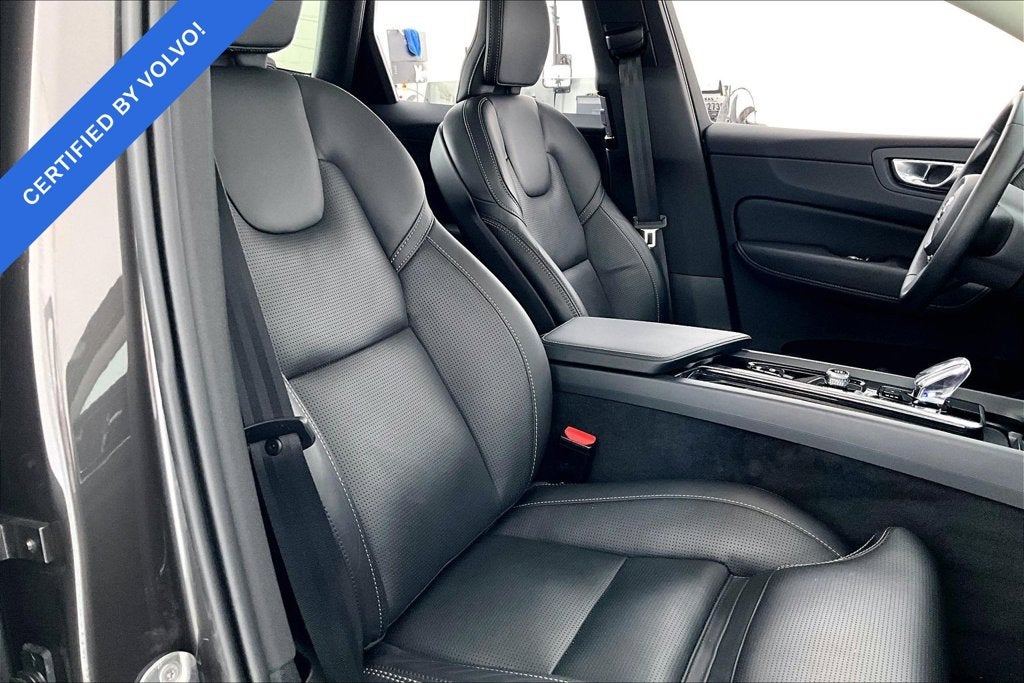 2024 Volvo XC60 B5 Ultimate Dark Theme