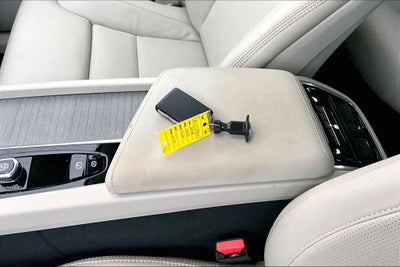 2024 Volvo XC60 B5 Ultimate Dark Theme