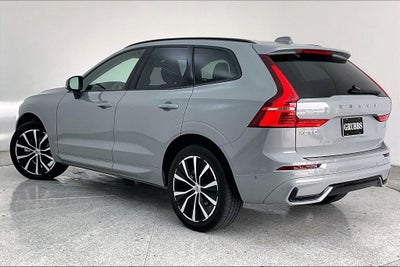 2024 Volvo XC60 B5 Ultimate Dark Theme