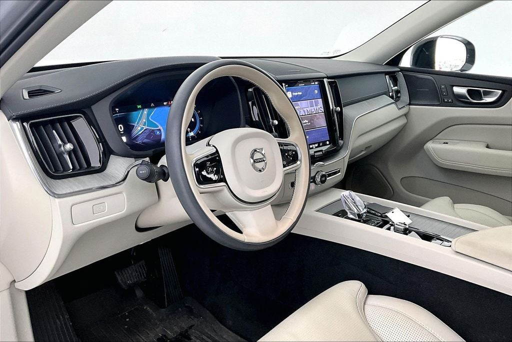 2024 Volvo XC60 B5 Ultimate Dark Theme