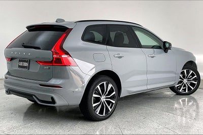 2024 Volvo XC60 B5 Ultimate Dark Theme