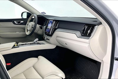 2024 Volvo XC60 B5 Ultimate Dark Theme