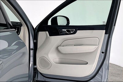 2024 Volvo XC60 B5 Ultimate Dark Theme