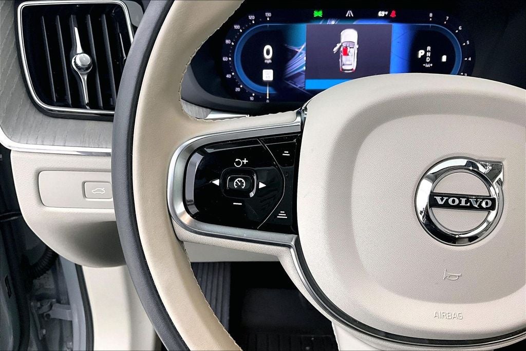 2024 Volvo XC60 B5 Ultimate Dark Theme