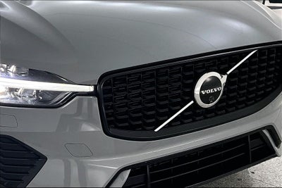 2024 Volvo XC60 B5 Ultimate Dark Theme