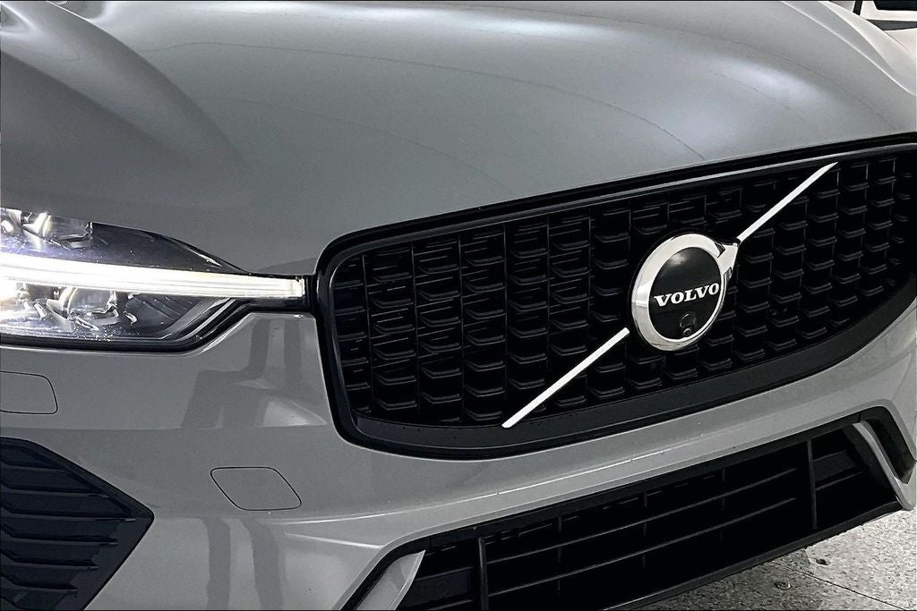 2024 Volvo XC60 B5 Ultimate Dark Theme