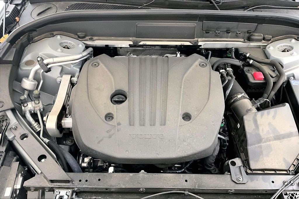 2024 Volvo XC60 B5 Ultimate Dark Theme