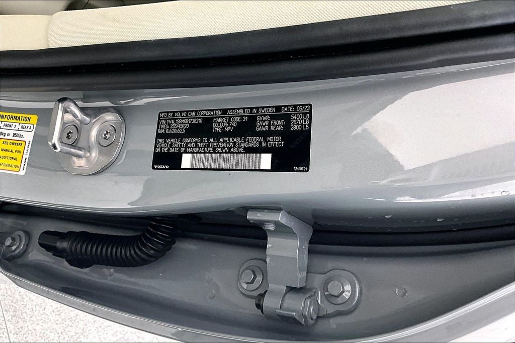 2024 Volvo XC60 B5 Ultimate Dark Theme