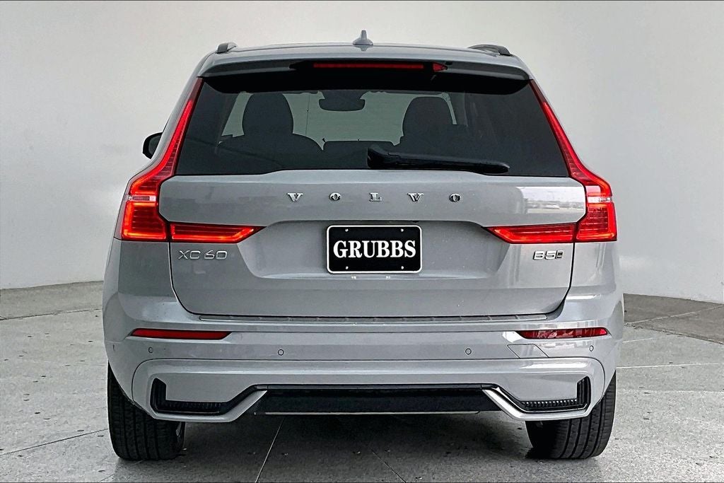 2024 Volvo XC60 B5 Ultimate Dark Theme