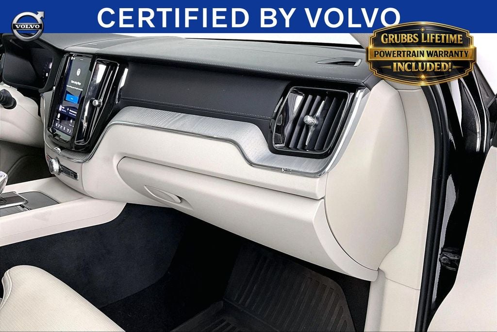 2024 Volvo XC60 B5 Ultimate Dark Theme