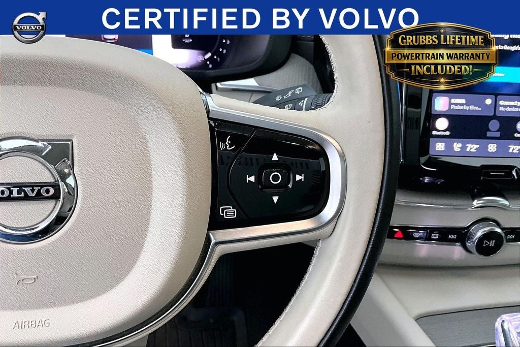 2024 Volvo XC60 B5 Ultimate Dark Theme