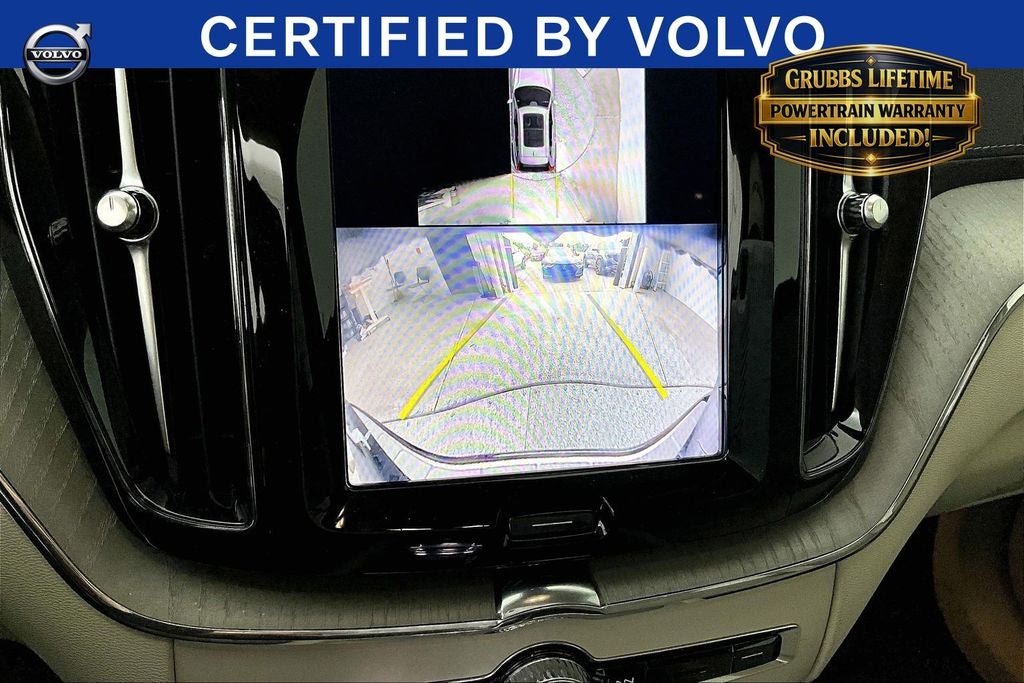 2024 Volvo XC60 B5 Ultimate Dark Theme