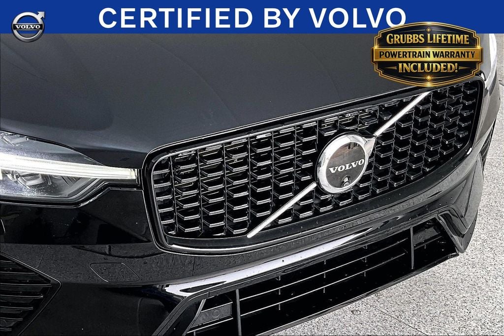 2024 Volvo XC60 B5 Ultimate Dark Theme