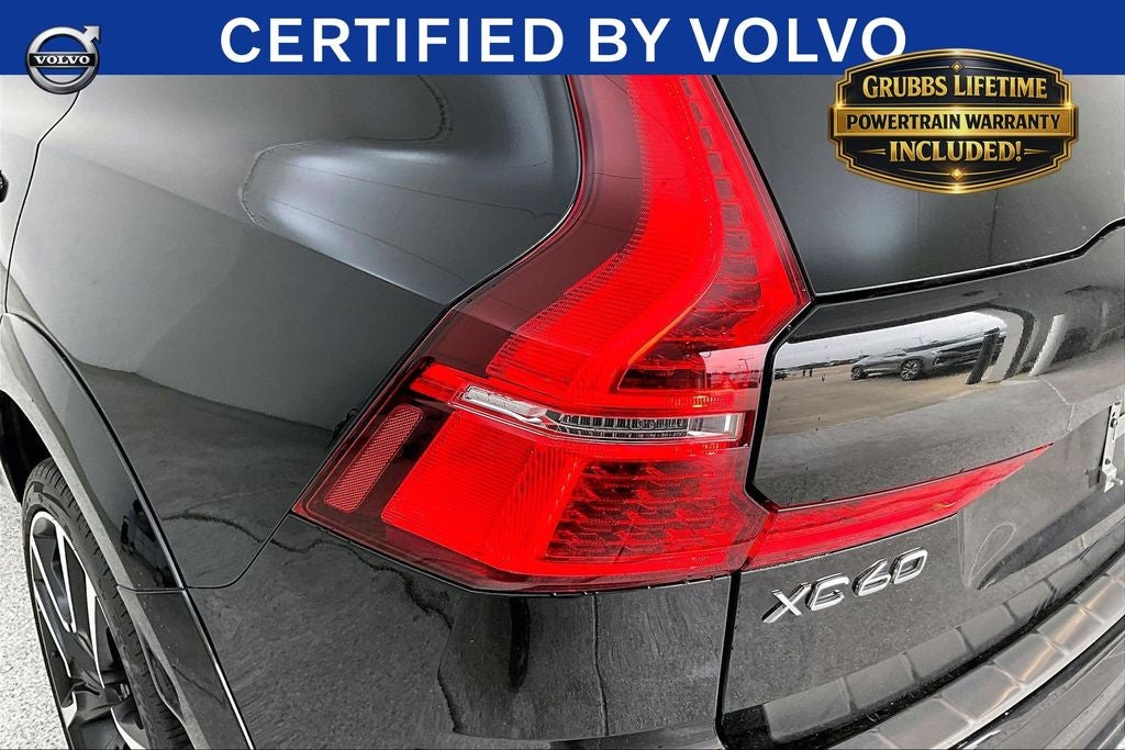 2024 Volvo XC60 B5 Ultimate Dark Theme
