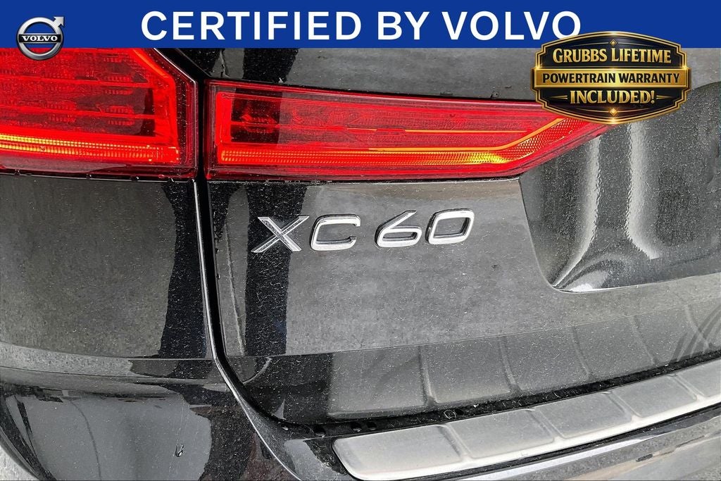 2024 Volvo XC60 B5 Ultimate Dark Theme