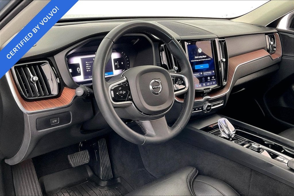 2023 Volvo XC60 B5 Ultimate Dark Theme