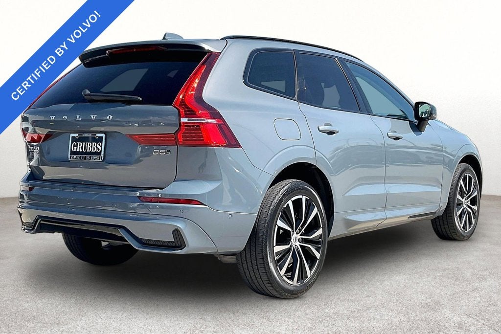 2023 Volvo XC60 B5 Ultimate Dark Theme