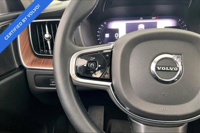 2023 Volvo XC60 B5 Ultimate Dark Theme
