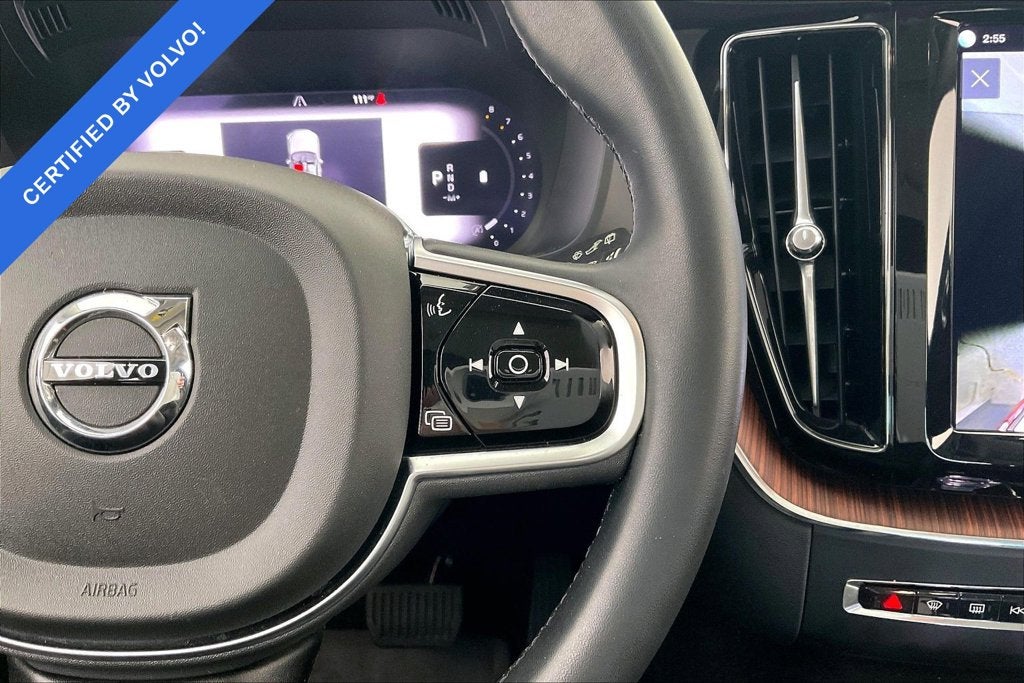 2023 Volvo XC60 B5 Ultimate Dark Theme