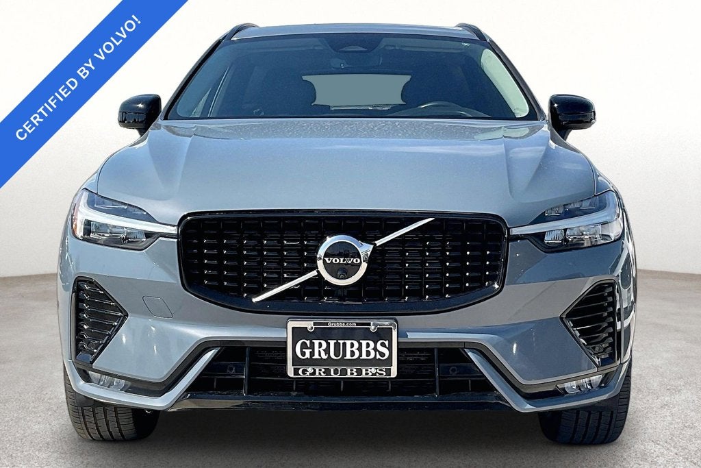 2023 Volvo XC60 B5 Ultimate Dark Theme