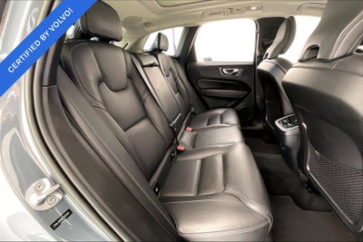 2023 Volvo XC60 B5 Ultimate Dark Theme